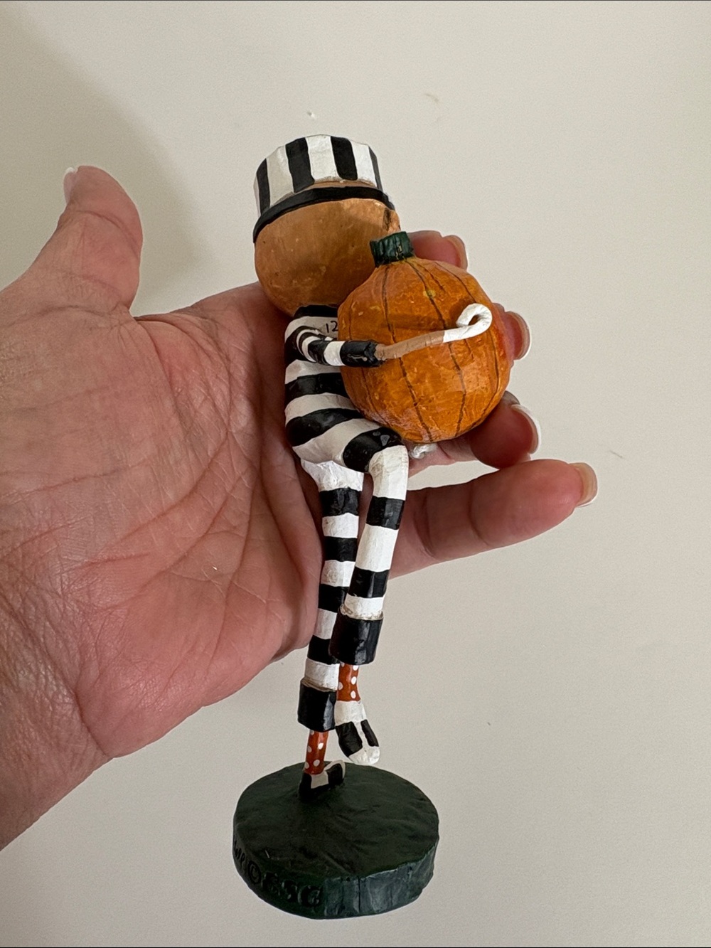 Lori Mitchell Pumpkin Thief figure - Picture 7 of 12